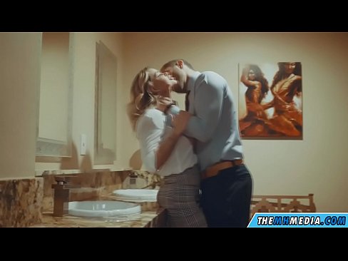 ❤️ Když vás na veřejných záchodcích svádí prsatá blondýna. ️ Super sex u cs.raceporn.ru ﹏
